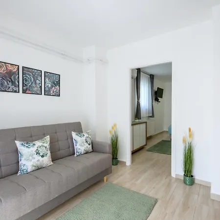 Koevirozsa Pihenohaz 代姆延