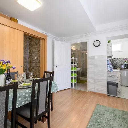 Koevirozsa Pihenohaz Demjén